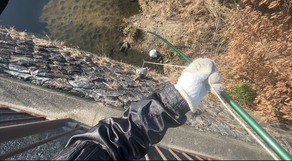 川に浮かぶゴミ袋を釣り上げた日｜あきらめない「幸運の運拾い」活動記録 #156