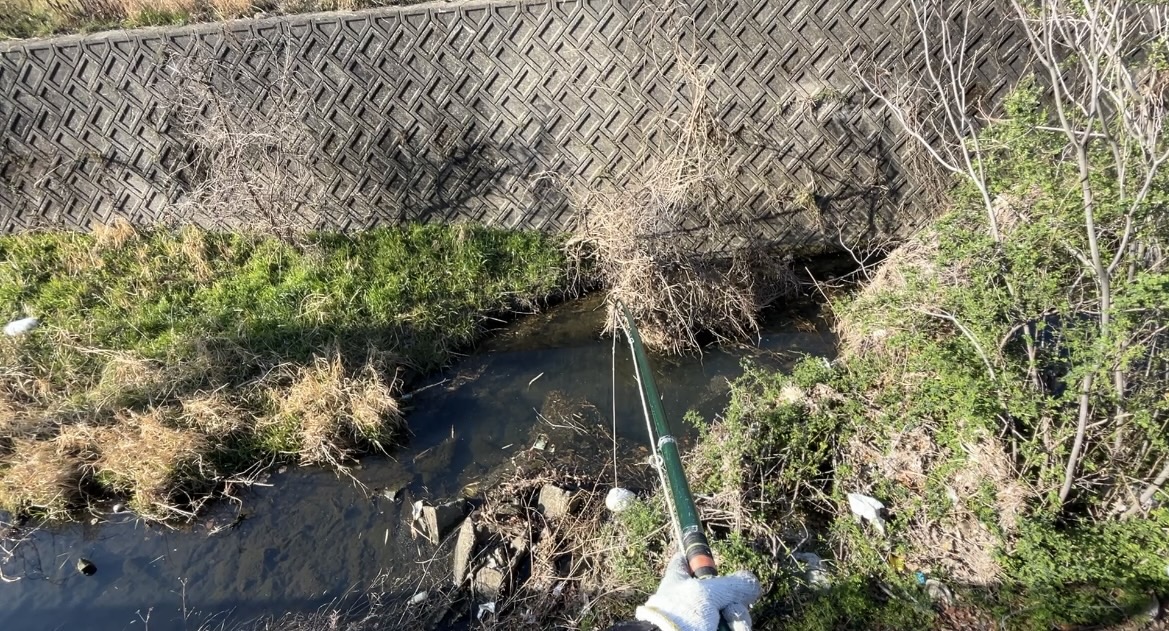 川のゴミ袋釣り上げ失敗…原因は「水の重さ」と「木の壁」でした #165
