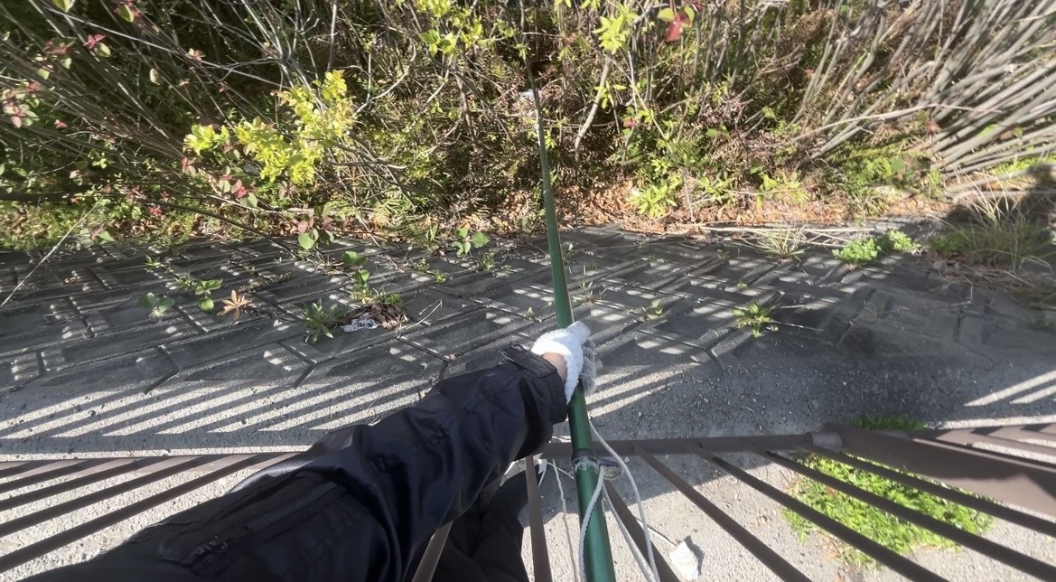 あと少しで取れるのに…川辺のゴミ袋チャレンジ、前進と新たな壁 #183